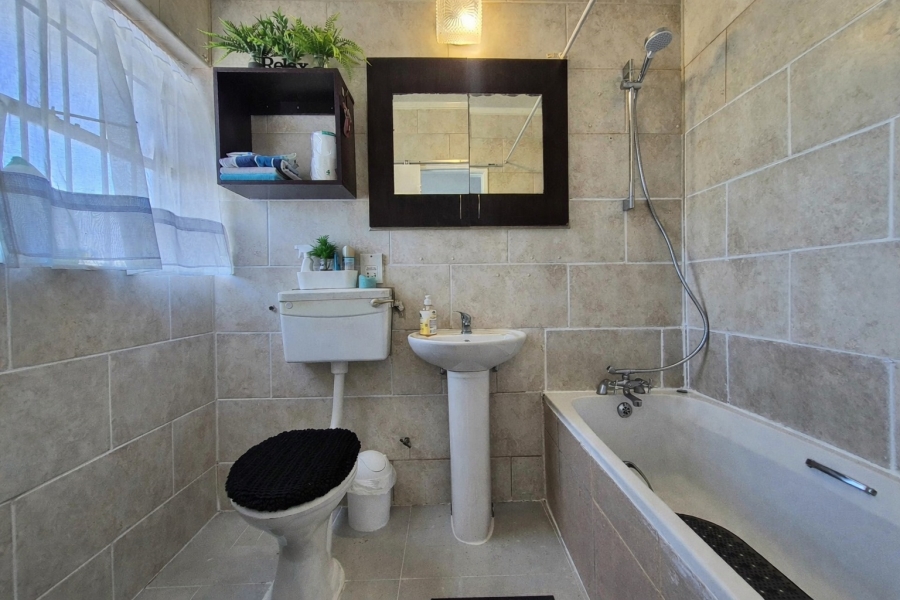 2 Bedroom Property for Sale in Claremont Western Cape